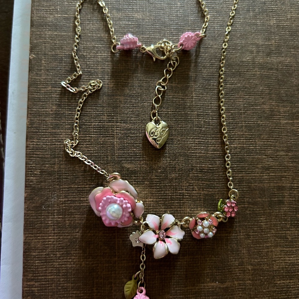 Betsey Johnson Pink Flowers Earrings, Necklace and Bracelet set - Picture 4 of 6